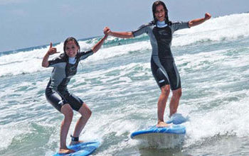 Ven al Campamento de Surf con Tour Idiomas